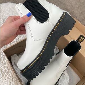 Dr. Marten 2976 platform Chelsea boot in white, size W6